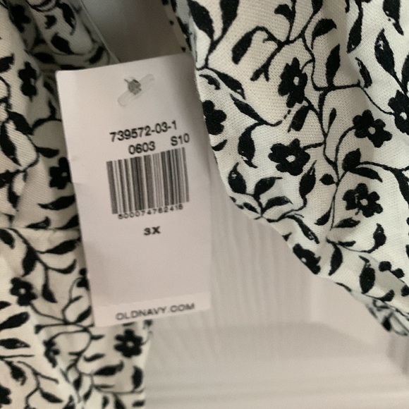NWT Old Navy Black/White floral button down short sleeve top Plus size 3X - Picture 3 of 8